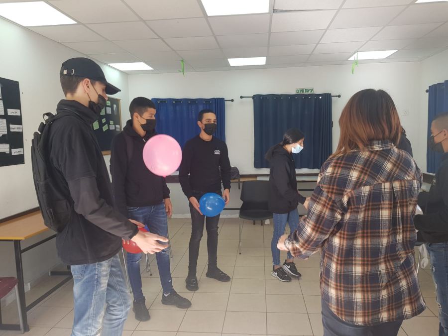 انطلاق وَرشات تَعزيز الثّقة بالنّفس بالمَدرسة التكنولوجيّة أورط عكا من جمعيّة -תעשיידע-